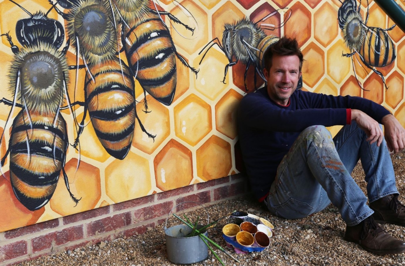 Bee painting on jeans sale